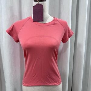 Women's Lululemon shirt